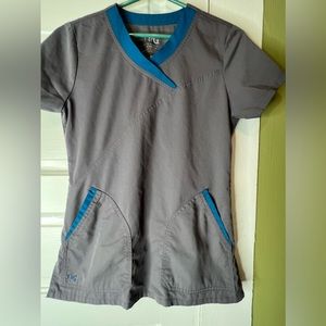 NRG scrub top. Bundle $10 items at 2/$10
